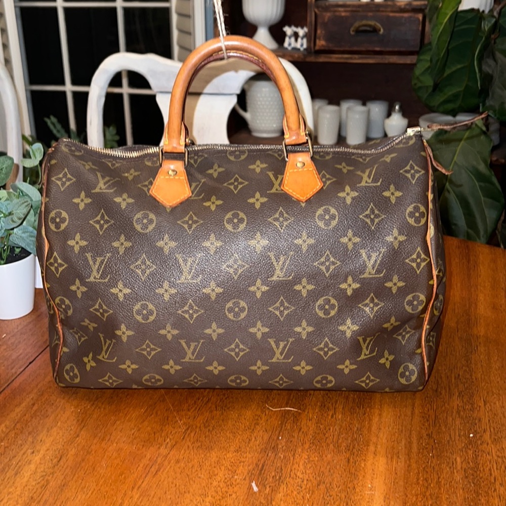 Louis Vuitton Monogram Speedy 35